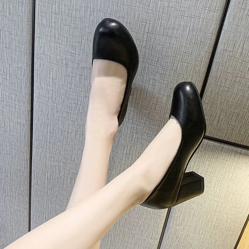 2024 Spring Autumn Large Size Single Shoes Women's Shallow Mouth Fashion Solid Color Simple and Comfortable Small Leather Shoes