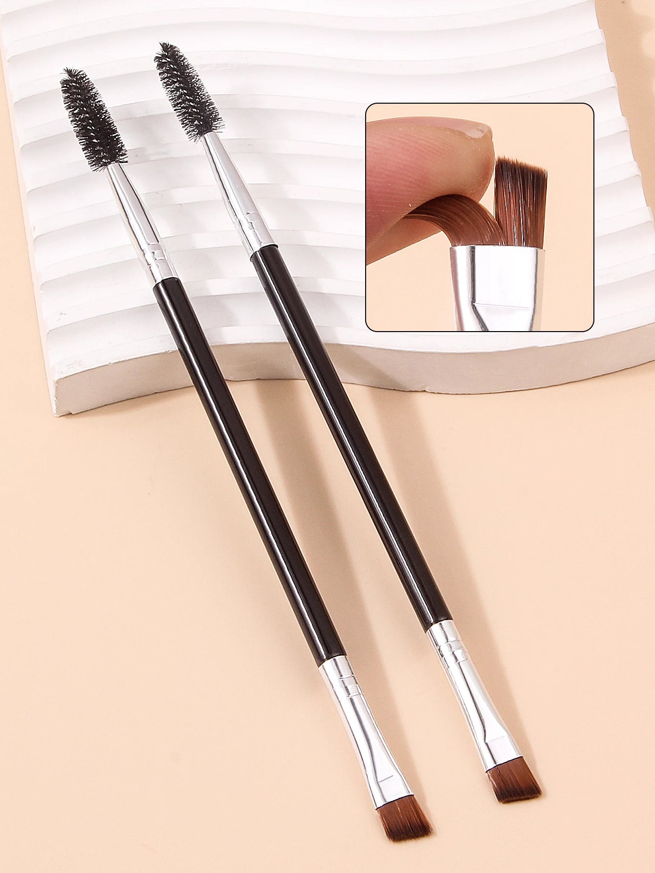 Multi-functional dual-head makeup brush, ultra-fine eyeliner brush, angled eyebrow brush,eyelash brush,professional makeup tools