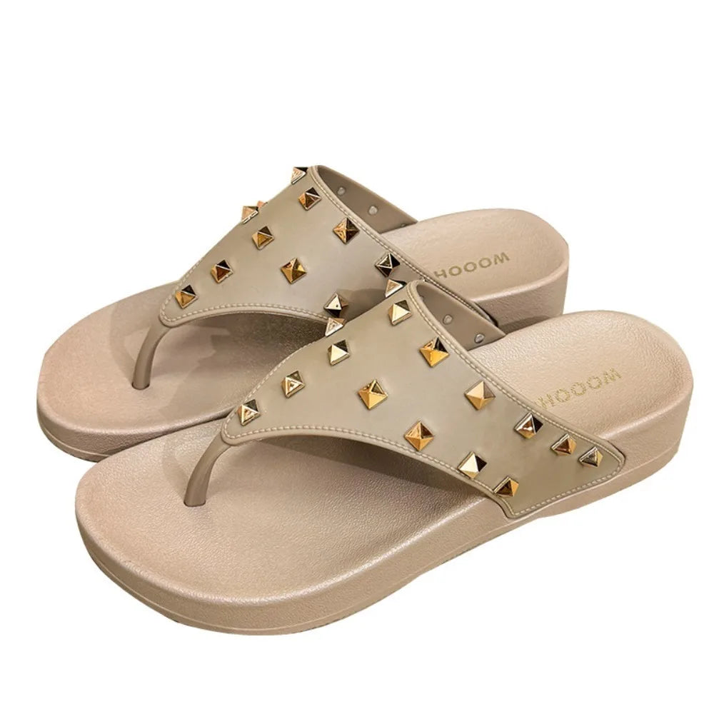 Chic Anti Slip Rivet Slippers Women Clip Toe Beachwear Platform Flip Flops Punk Shoes Flat Slides Sandals Female