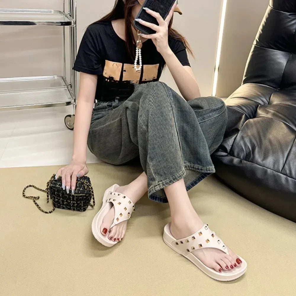 Chic Anti Slip Rivet Slippers Women Clip Toe Beachwear Platform Flip Flops Punk Shoes Flat Slides Sandals Female