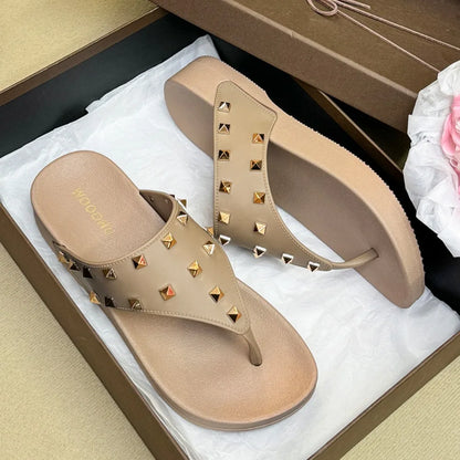 Chic Anti Slip Rivet Slippers Women Clip Toe Beachwear Platform Flip Flops Punk Shoes Flat Slides Sandals Female