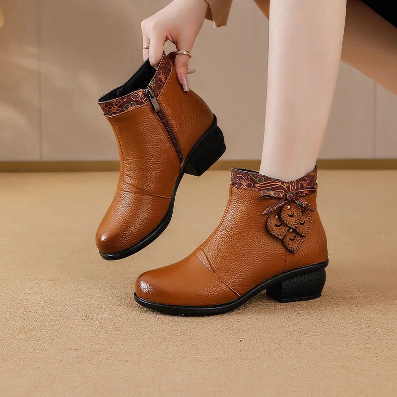 Top layer cowhide 2025 autumn and winter new retro ethnic style feature thick heel buckle splicing versatile women's short boots