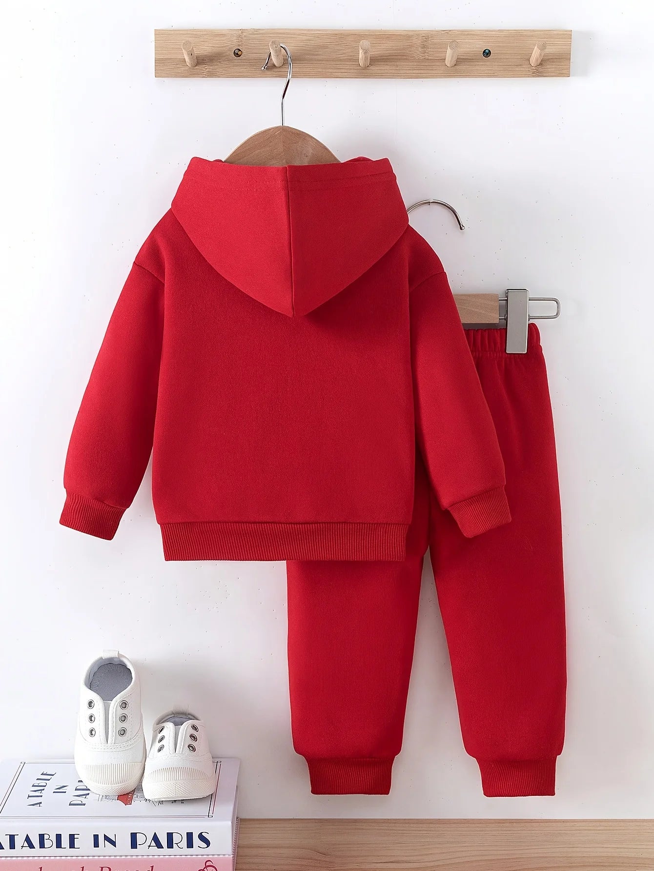 Two-piece cartoon animal fleece hoodie and long pants set for newborn baby girls in autumn and winter