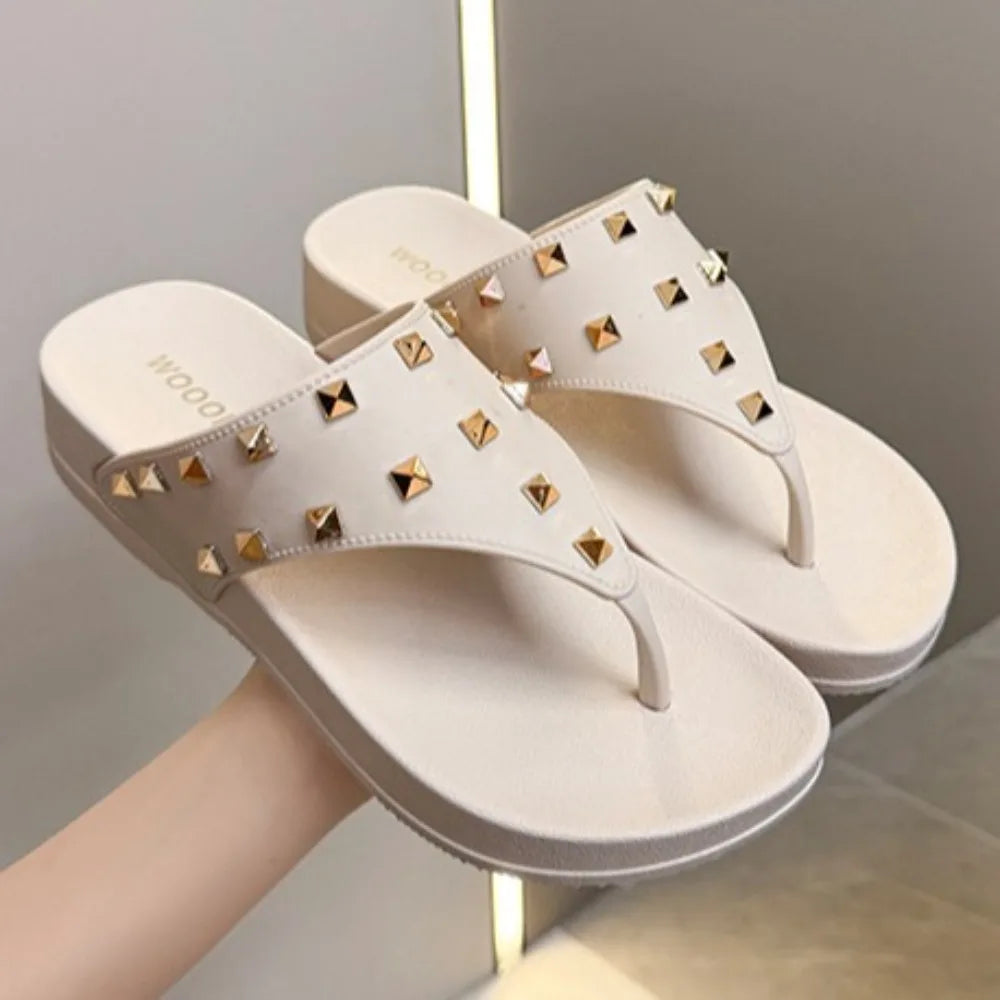 Chic Anti Slip Rivet Slippers Women Clip Toe Beachwear Platform Flip Flops Punk Shoes Flat Slides Sandals Female