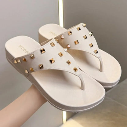 Chic Anti Slip Rivet Slippers Women Clip Toe Beachwear Platform Flip Flops Punk Shoes Flat Slides Sandals Female