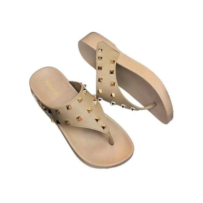 Chic Anti Slip Rivet Slippers Women Clip Toe Beachwear Platform Flip Flops Punk Shoes Flat Slides Sandals Female
