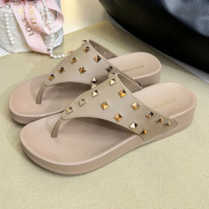 Chic Anti Slip Rivet Slippers Women Clip Toe Beachwear Platform Flip Flops Punk Shoes Flat Slides Sandals Female
