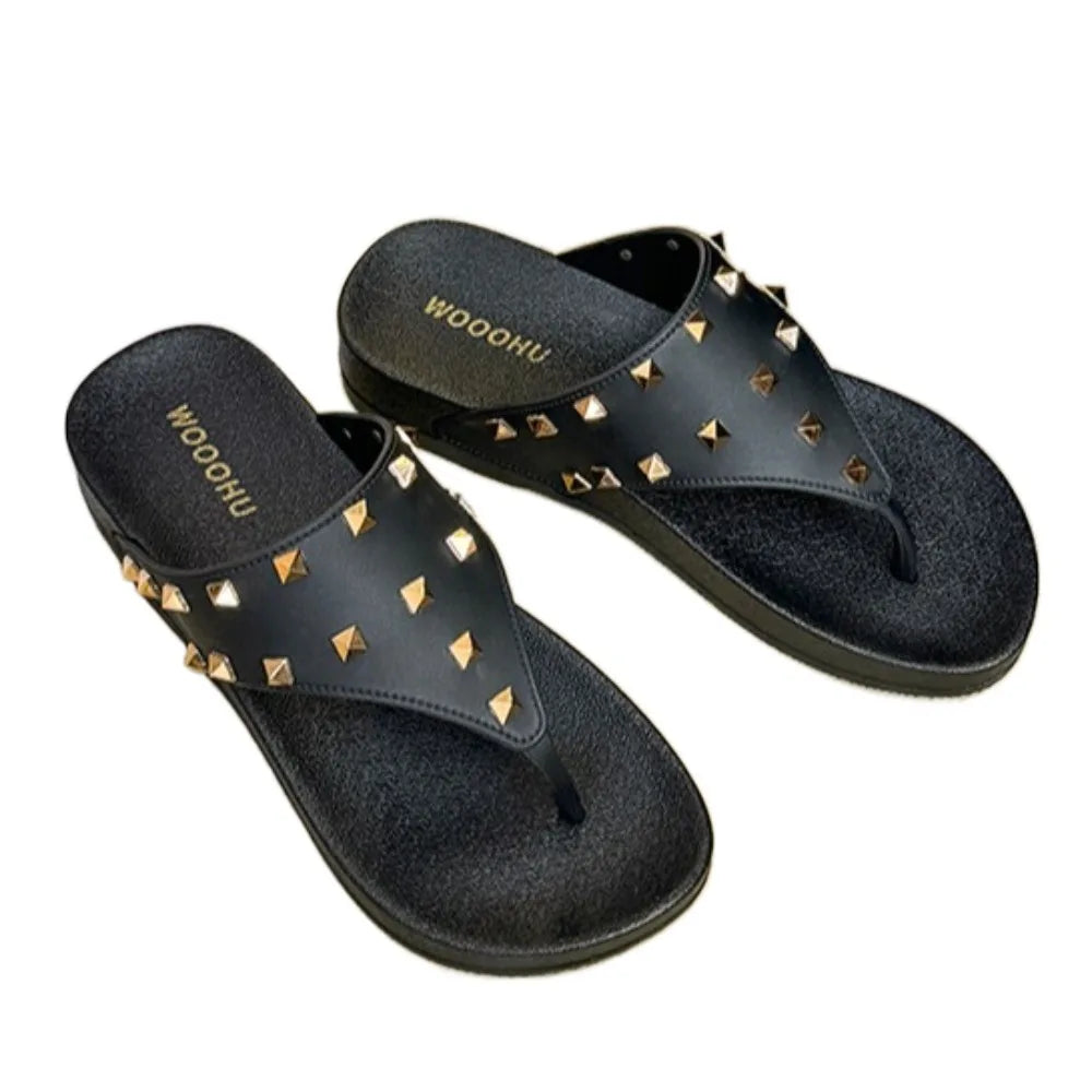 Chic Anti Slip Rivet Slippers Women Clip Toe Beachwear Platform Flip Flops Punk Shoes Flat Slides Sandals Female