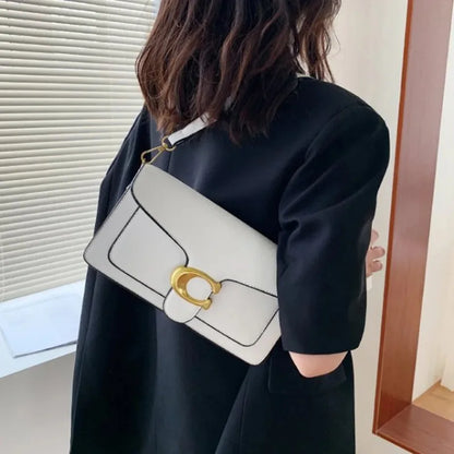 Bolso de hombro moderno de este año con dos correas para el hombro y un bolso pequeño cuadrado diagonal.