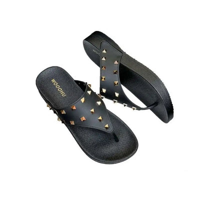 Chic Anti Slip Rivet Slippers Women Clip Toe Beachwear Platform Flip Flops Punk Shoes Flat Slides Sandals Female