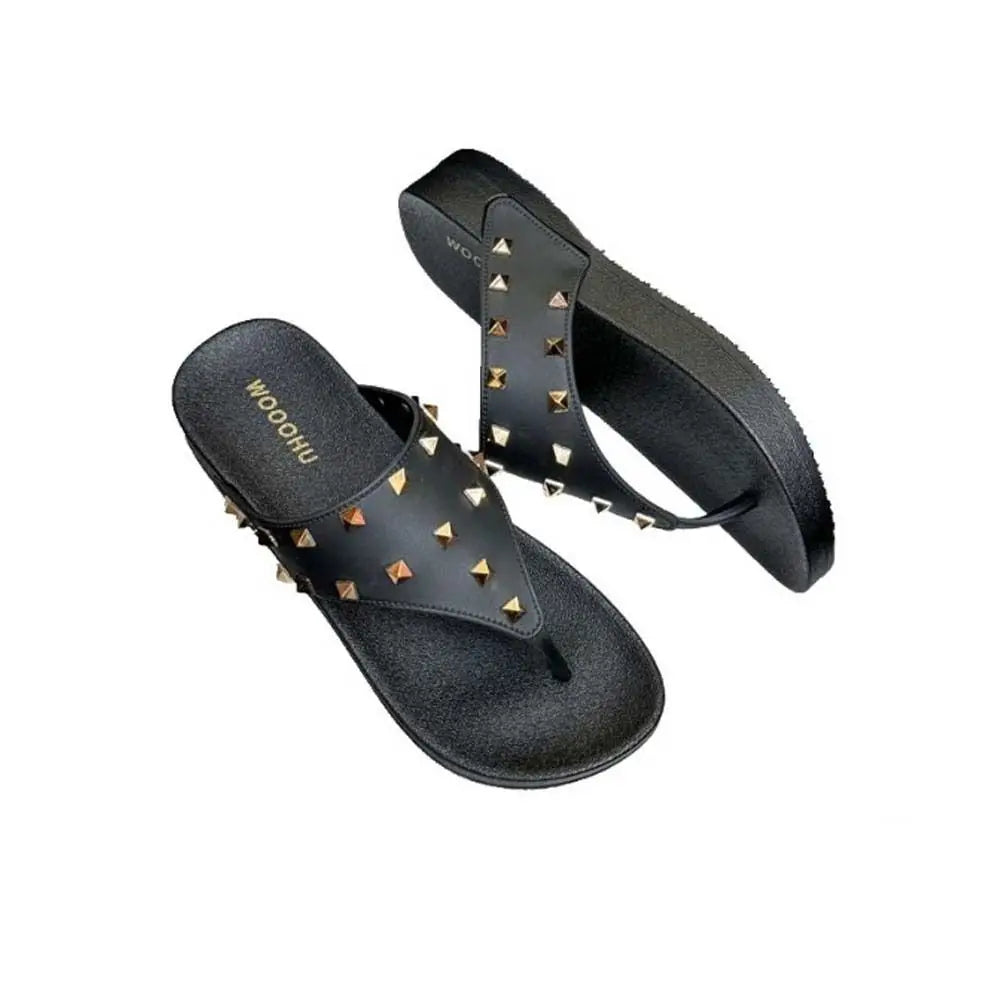 Chic Anti Slip Rivet Slippers Women Clip Toe Beachwear Platform Flip Flops Punk Shoes Flat Slides Sandals Female