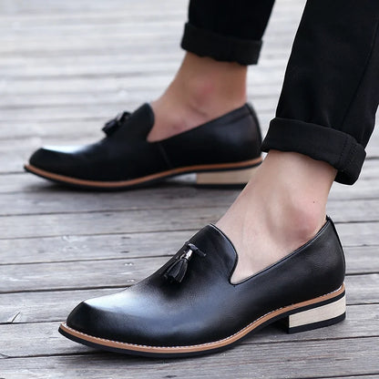 Luxury Men Leather Loafers Designer Tassels Brogue Shoes Male Wedding Shoes Fashion High Quality Men Casual Shoes Big Size 38-46