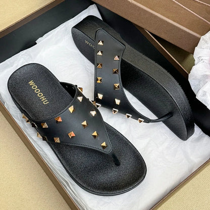 Chic Anti Slip Rivet Slippers Women Clip Toe Beachwear Platform Flip Flops Punk Shoes Flat Slides Sandals Female