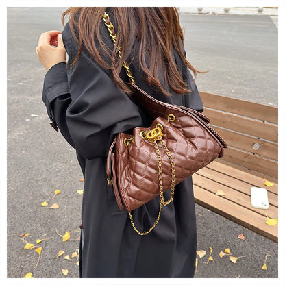 Quilted shoulder underarm bag, large-capacity hobo bag, bucket drawstring chain crossbody bag, women's handbag