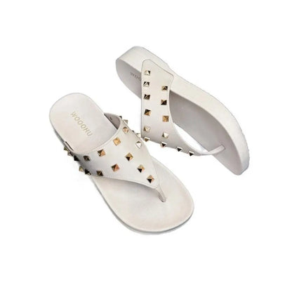 Chic Anti Slip Rivet Slippers Women Clip Toe Beachwear Platform Flip Flops Punk Shoes Flat Slides Sandals Female