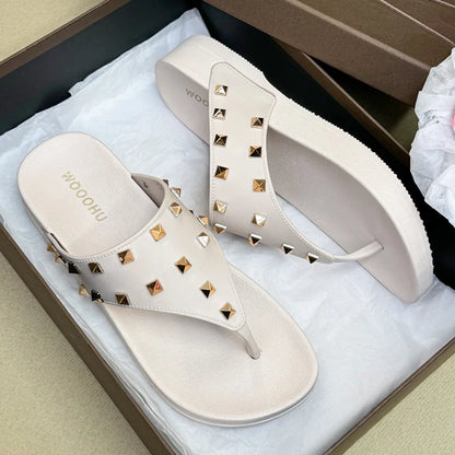 Chic Anti Slip Rivet Slippers Women Clip Toe Beachwear Platform Flip Flops Punk Shoes Flat Slides Sandals Female