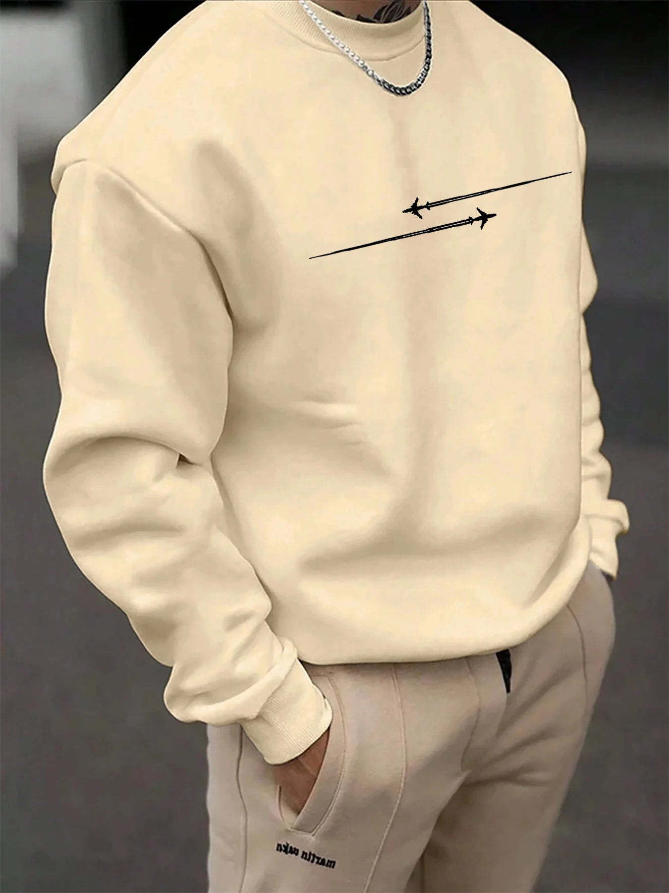 Men's autumn and winter casual loose fashion classic simple airplane pattern printed long sleeved round neck sweatshirt